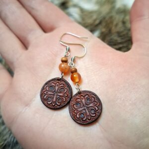Ornamentální s karneolem a dřevěnými korálky